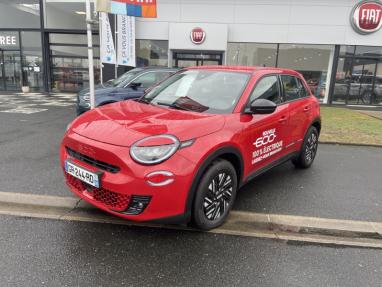 Voir le détail de l'offre de cette FIAT 600 e 156ch 54kWh Red de 2023 en vente à partir de 26 999 € 