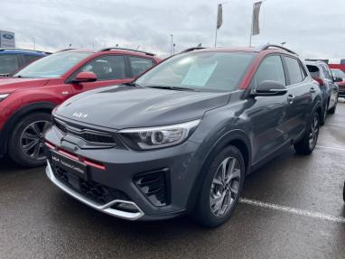 Voir le détail de l'offre de cette KIA Stonic 1.0 T-GDi 120ch MHEV GT Line DCT7 de 2022 en vente à partir de 210.74 €  / mois